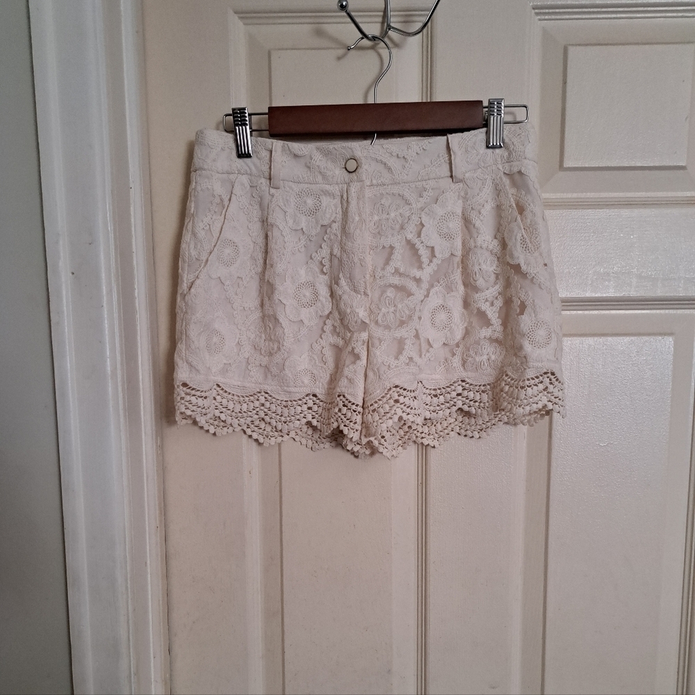 Monteau shorts outer shell is lacey/embroidery. bottom is crochet